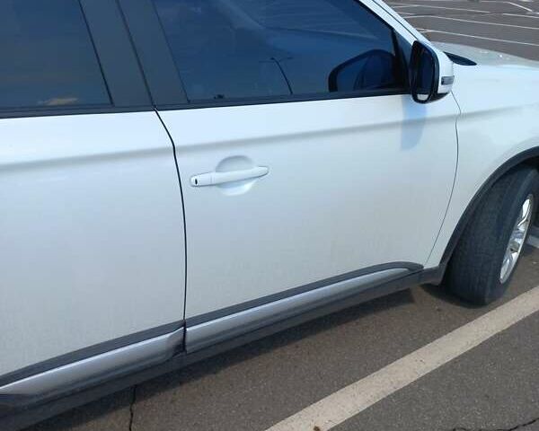 Белый Мицубиси Аутлендер, объемом двигателя 2 л и пробегом 96 тыс. км за 24000 $, фото 7 на Automoto.ua