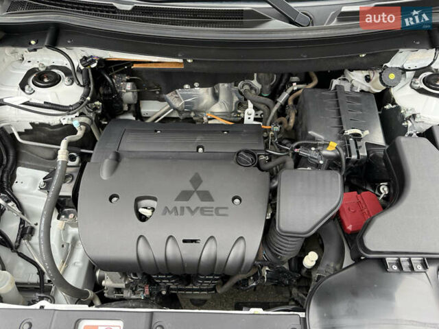 Білий Міцубісі Аутлендер, об'ємом двигуна 2 л та пробігом 63 тис. км за 20800 $, фото 42 на Automoto.ua