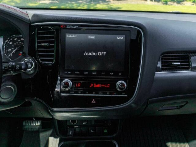 Білий Міцубісі Аутлендер, об'ємом двигуна 2.4 л та пробігом 28 тис. км за 12000 $, фото 11 на Automoto.ua