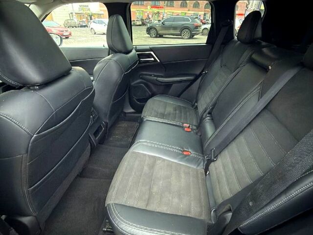 Белый Мицубиси Аутлендер, объемом двигателя 2.5 л и пробегом 91 тыс. км за 26000 $, фото 1 на Automoto.ua