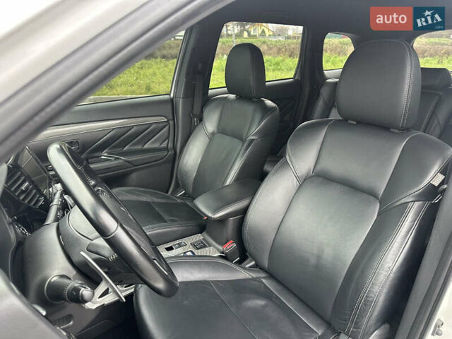 Білий Міцубісі Аутлендер, об'ємом двигуна 2.36 л та пробігом 81 тис. км за 24500 $, фото 9 на Automoto.ua