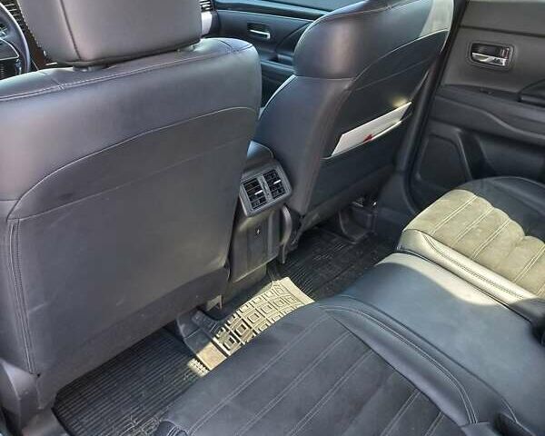 Белый Мицубиси Аутлендер, объемом двигателя 2 л и пробегом 96 тыс. км за 24000 $, фото 4 на Automoto.ua