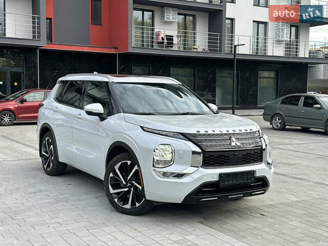 Білий Міцубісі Аутлендер, об'ємом двигуна 2.5 л та пробігом 62 тис. км за 28300 $, фото 2 на Automoto.ua