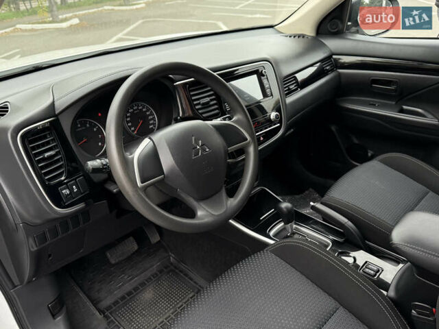 Білий Міцубісі Аутлендер, об'ємом двигуна 2 л та пробігом 63 тис. км за 20800 $, фото 13 на Automoto.ua