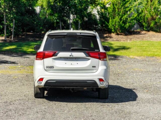 Білий Міцубісі Аутлендер, об'ємом двигуна 2.4 л та пробігом 28 тис. км за 12000 $, фото 5 на Automoto.ua