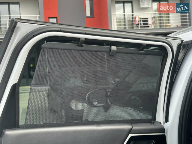 Білий Міцубісі Аутлендер, об'ємом двигуна 2.5 л та пробігом 62 тис. км за 28300 $, фото 29 на Automoto.ua