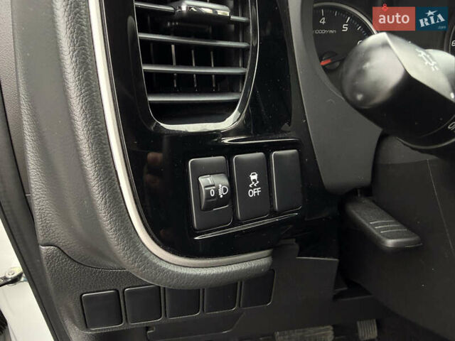 Білий Міцубісі Аутлендер, об'ємом двигуна 2 л та пробігом 63 тис. км за 20800 $, фото 17 на Automoto.ua