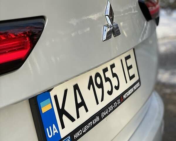 Белый Мицубиси Аутлендер, объемом двигателя 2.5 л и пробегом 7 тыс. км за 29000 $, фото 37 на Automoto.ua