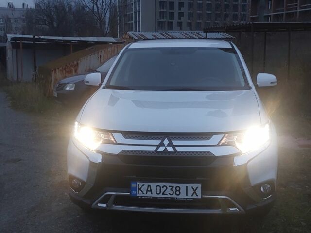 Білий Міцубісі Аутлендер, об'ємом двигуна 2 л та пробігом 78 тис. км за 19800 $, фото 1 на Automoto.ua