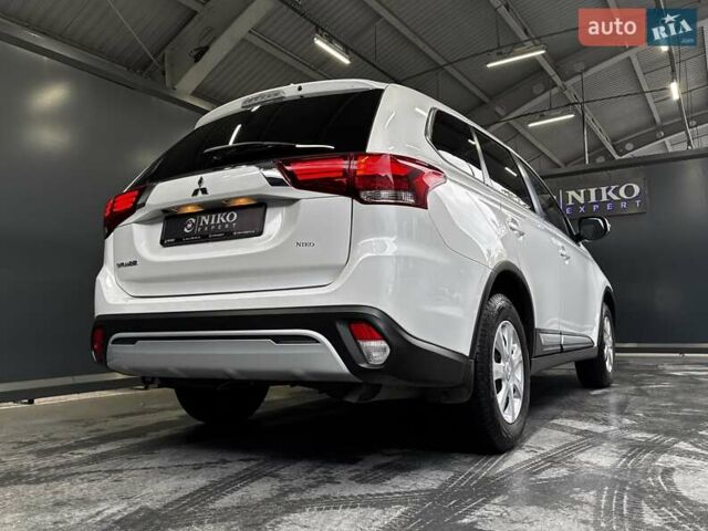 Белый Мицубиси Аутлендер, объемом двигателя 2 л и пробегом 30 тыс. км за 22500 $, фото 13 на Automoto.ua