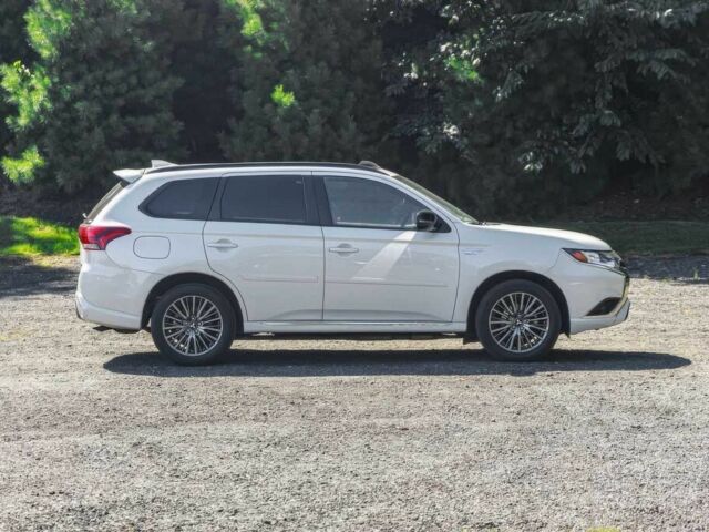 Білий Міцубісі Аутлендер, об'ємом двигуна 2.4 л та пробігом 28 тис. км за 12000 $, фото 7 на Automoto.ua