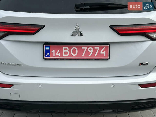 Білий Міцубісі Аутлендер, об'ємом двигуна 2.5 л та пробігом 62 тис. км за 28300 $, фото 39 на Automoto.ua