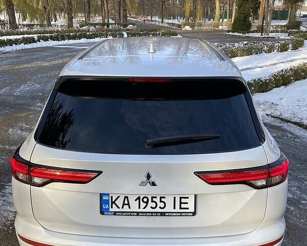 Белый Мицубиси Аутлендер, объемом двигателя 2.5 л и пробегом 7 тыс. км за 29000 $, фото 17 на Automoto.ua