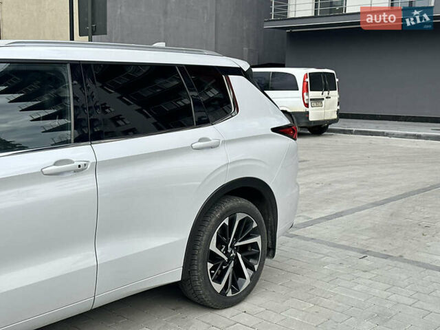Білий Міцубісі Аутлендер, об'ємом двигуна 2.5 л та пробігом 62 тис. км за 28300 $, фото 47 на Automoto.ua