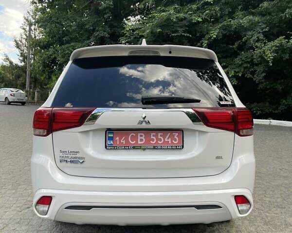 Белый Мицубиси Аутлендер, объемом двигателя 2.36 л и пробегом 94 тыс. км за 26200 $, фото 6 на Automoto.ua