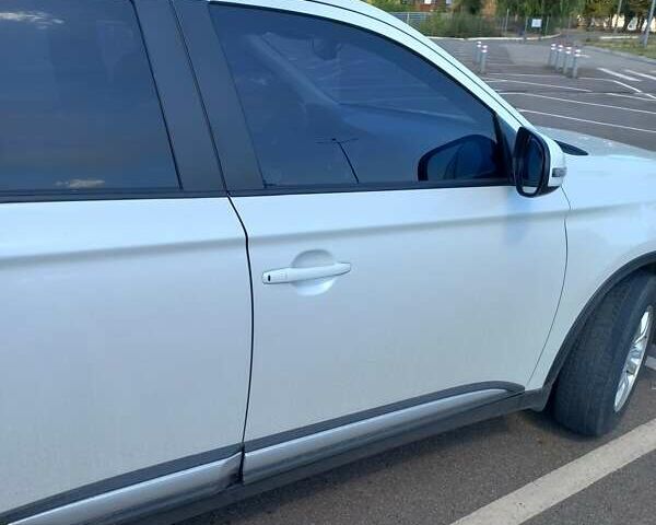 Белый Мицубиси Аутлендер, объемом двигателя 2 л и пробегом 96 тыс. км за 24000 $, фото 8 на Automoto.ua