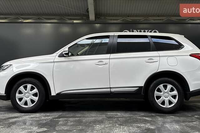 Белый Мицубиси Аутлендер, объемом двигателя 2 л и пробегом 30 тыс. км за 22500 $, фото 6 на Automoto.ua