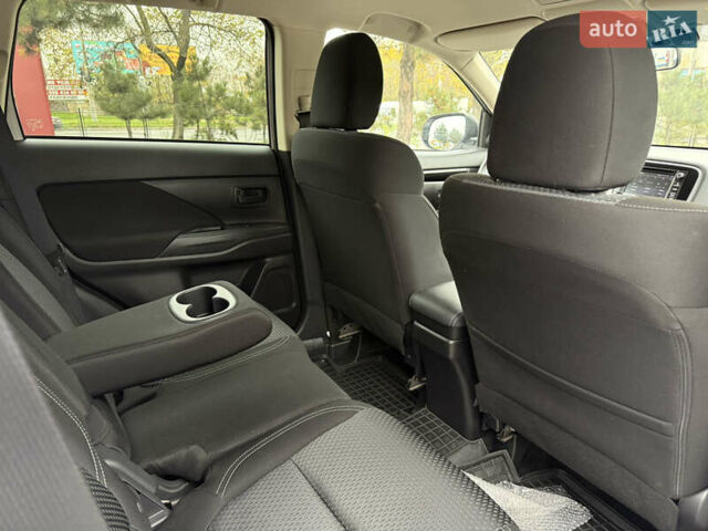 Білий Міцубісі Аутлендер, об'ємом двигуна 2 л та пробігом 63 тис. км за 20800 $, фото 36 на Automoto.ua