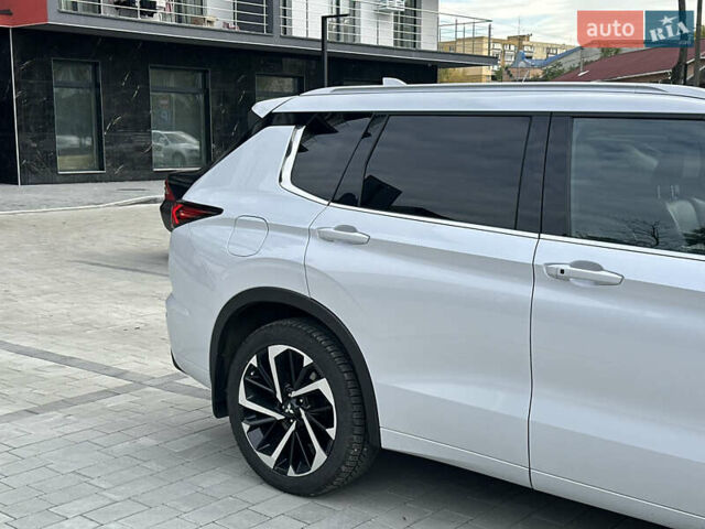 Білий Міцубісі Аутлендер, об'ємом двигуна 2.5 л та пробігом 62 тис. км за 28300 $, фото 48 на Automoto.ua