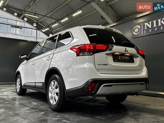 Белый Мицубиси Аутлендер, объемом двигателя 2 л и пробегом 30 тыс. км за 22500 $, фото 9 на Automoto.ua