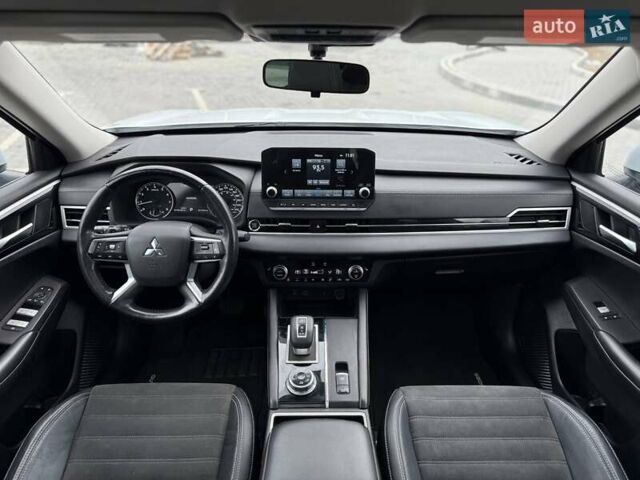 Белый Мицубиси Аутлендер, объемом двигателя 2.49 л и пробегом 70 тыс. км за 25500 $, фото 25 на Automoto.ua