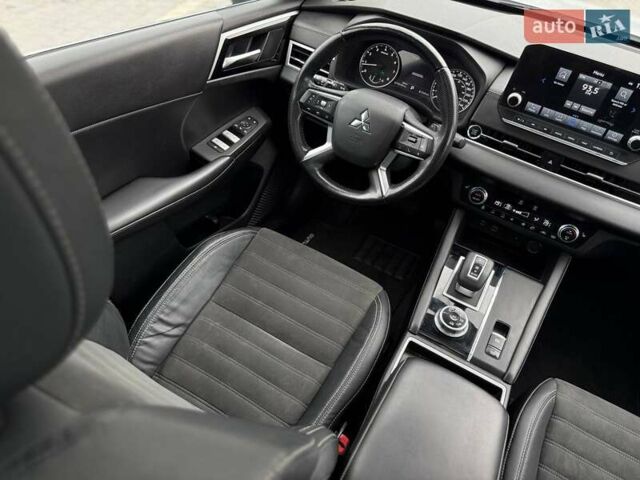 Белый Мицубиси Аутлендер, объемом двигателя 2.49 л и пробегом 70 тыс. км за 25500 $, фото 26 на Automoto.ua