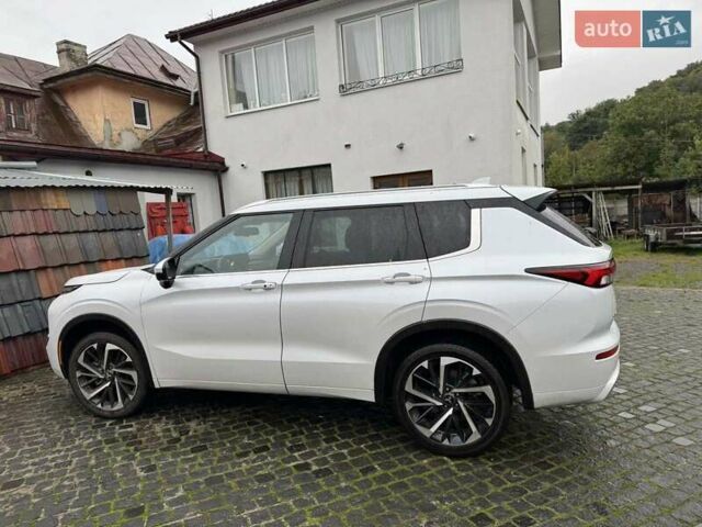 Білий Міцубісі Аутлендер, об'ємом двигуна 2.49 л та пробігом 22 тис. км за 26500 $, фото 1 на Automoto.ua