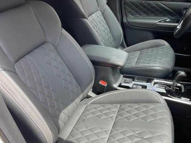 Белый Мицубиси Аутлендер, объемом двигателя 2 л и пробегом 77 тыс. км за 18200 $, фото 8 на Automoto.ua