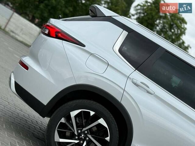 Белый Мицубиси Аутлендер, объемом двигателя 2.49 л и пробегом 70 тыс. км за 24900 $, фото 13 на Automoto.ua