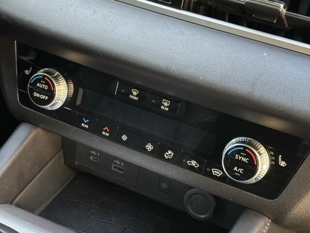 Белый Мицубиси Аутлендер, объемом двигателя 2.5 л и пробегом 69 тыс. км за 28200 $, фото 6 на Automoto.ua