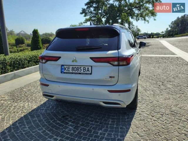 Белый Мицубиси Аутлендер, объемом двигателя 2.36 л и пробегом 43 тыс. км за 34300 $, фото 3 на Automoto.ua