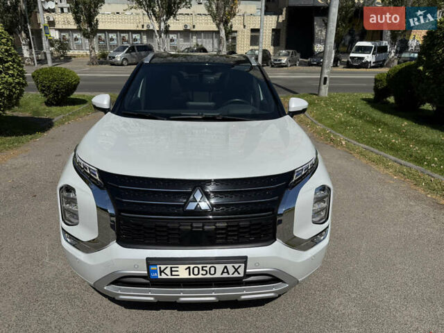 Мицубиси Аутлендер 2022 в Днепре (Днепропетровске) на Automoto.ua Белый Мицубиси Аутлендер, объемом двигателя 2.36 л и пробегом 44 тыс. км за 37300 $, фото 10 на Automoto.ua