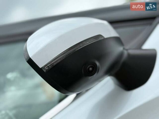Белый Мицубиси Аутлендер, объемом двигателя 2.49 л и пробегом 70 тыс. км за 25500 $, фото 17 на Automoto.ua