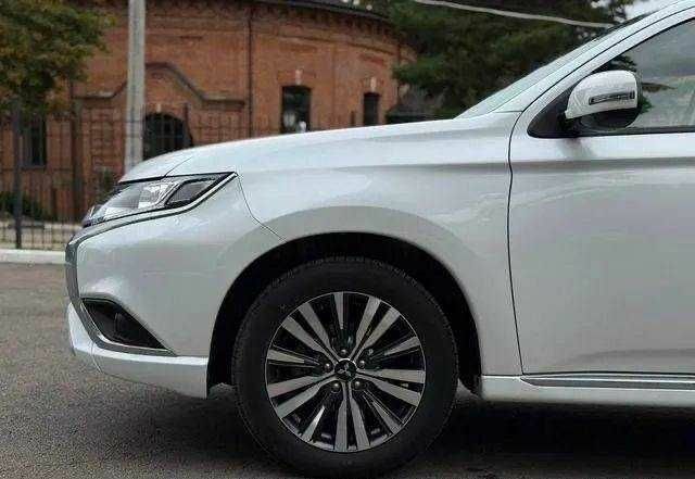 Міцубісі Аутлендер 2022 у Одесі на Automoto.ua Білий Міцубісі Аутлендер, об'ємом двигуна 0 л та пробігом 21 тис. км за 22000 $, фото 13 на Automoto.ua