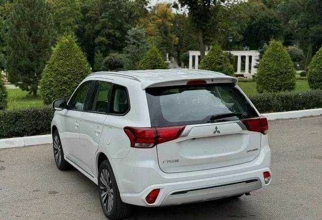 Міцубісі Аутлендер 2022 у Одесі на Automoto.ua Білий Міцубісі Аутлендер, об'ємом двигуна 0 л та пробігом 21 тис. км за 22000 $, фото 10 на Automoto.ua