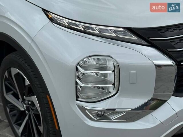 Белый Мицубиси Аутлендер, объемом двигателя 2.49 л и пробегом 70 тыс. км за 25500 $, фото 14 на Automoto.ua