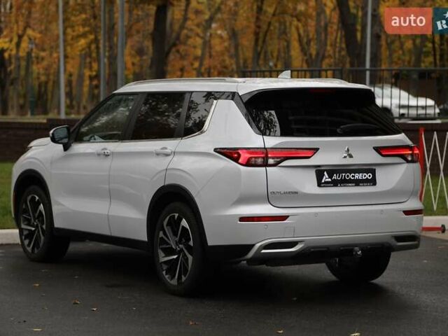 Міцубісі Аутлендер 2022 у Харкові на Automoto.ua Білий Міцубісі Аутлендер, об'ємом двигуна 2.49 л та пробігом 18 тис. км за 30500 $, фото 5 на Automoto.ua
