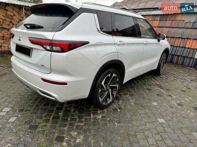 Білий Міцубісі Аутлендер, об'ємом двигуна 2.49 л та пробігом 22 тис. км за 26500 $, фото 2 на Automoto.ua