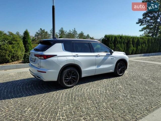 Белый Мицубиси Аутлендер, объемом двигателя 2.36 л и пробегом 43 тыс. км за 34300 $, фото 6 на Automoto.ua
