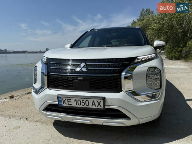 Мицубиси Аутлендер 2022 в Днепре (Днепропетровске) на Automoto.ua Белый Мицубиси Аутлендер, объемом двигателя 2.36 л и пробегом 44 тыс. км за 37300 $, фото 23 на Automoto.ua