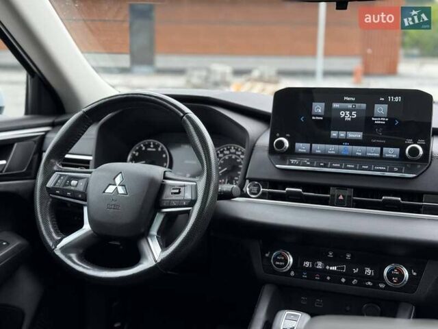 Белый Мицубиси Аутлендер, объемом двигателя 2.49 л и пробегом 70 тыс. км за 25800 $, фото 25 на Automoto.ua