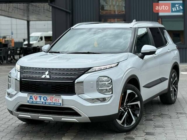 Белый Мицубиси Аутлендер, объемом двигателя 2.49 л и пробегом 70 тыс. км за 25500 $, фото 2 на Automoto.ua