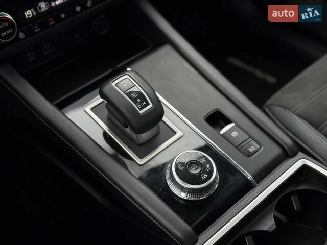 Білий Міцубісі Аутлендер, об'ємом двигуна 2.49 л та пробігом 70 тис. км за 25000 $, фото 46 на Automoto.ua