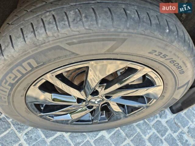 Белый Мицубиси Аутлендер, объемом двигателя 2.36 л и пробегом 43 тыс. км за 34300 $, фото 25 на Automoto.ua