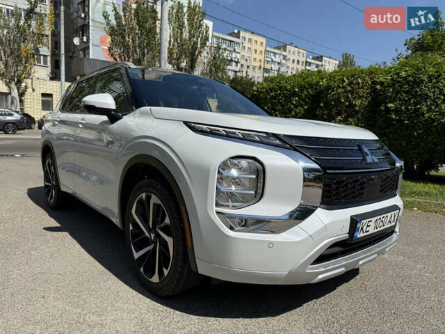 Мицубиси Аутлендер 2022 в Днепре (Днепропетровске) на Automoto.ua Белый Мицубиси Аутлендер, объемом двигателя 2.36 л и пробегом 44 тыс. км за 37300 $, фото 8 на Automoto.ua