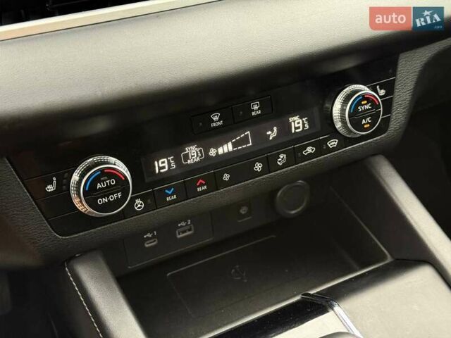 Белый Мицубиси Аутлендер, объемом двигателя 2.49 л и пробегом 70 тыс. км за 25500 $, фото 46 на Automoto.ua