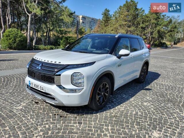 Белый Мицубиси Аутлендер, объемом двигателя 2.36 л и пробегом 43 тыс. км за 34300 $, фото 12 на Automoto.ua