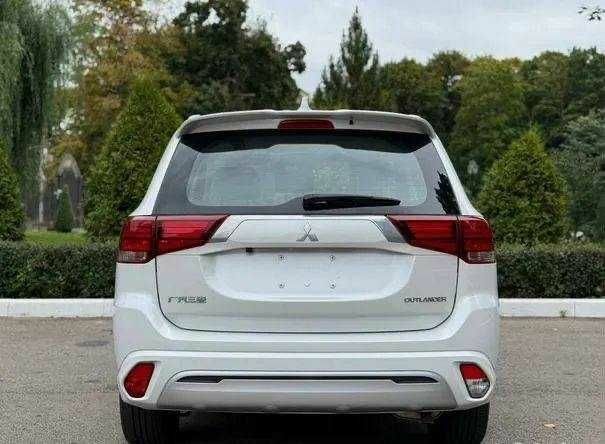 Міцубісі Аутлендер 2022 у Одесі на Automoto.ua Білий Міцубісі Аутлендер, об'ємом двигуна 0 л та пробігом 21 тис. км за 22000 $, фото 8 на Automoto.ua