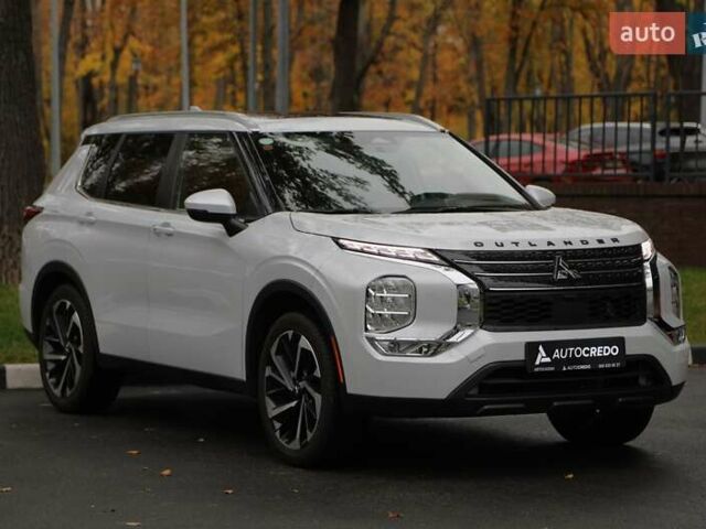 Міцубісі Аутлендер 2022 у Харкові на Automoto.ua Білий Міцубісі Аутлендер, об'ємом двигуна 2.49 л та пробігом 18 тис. км за 30500 $, фото 2 на Automoto.ua