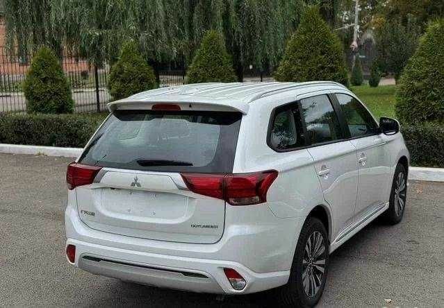 Міцубісі Аутлендер 2022 у Одесі на Automoto.ua Білий Міцубісі Аутлендер, об'ємом двигуна 0 л та пробігом 21 тис. км за 22000 $, фото 7 на Automoto.ua
